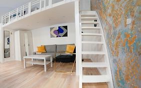 Goldart Design Apartment In The Heart Of Budapest