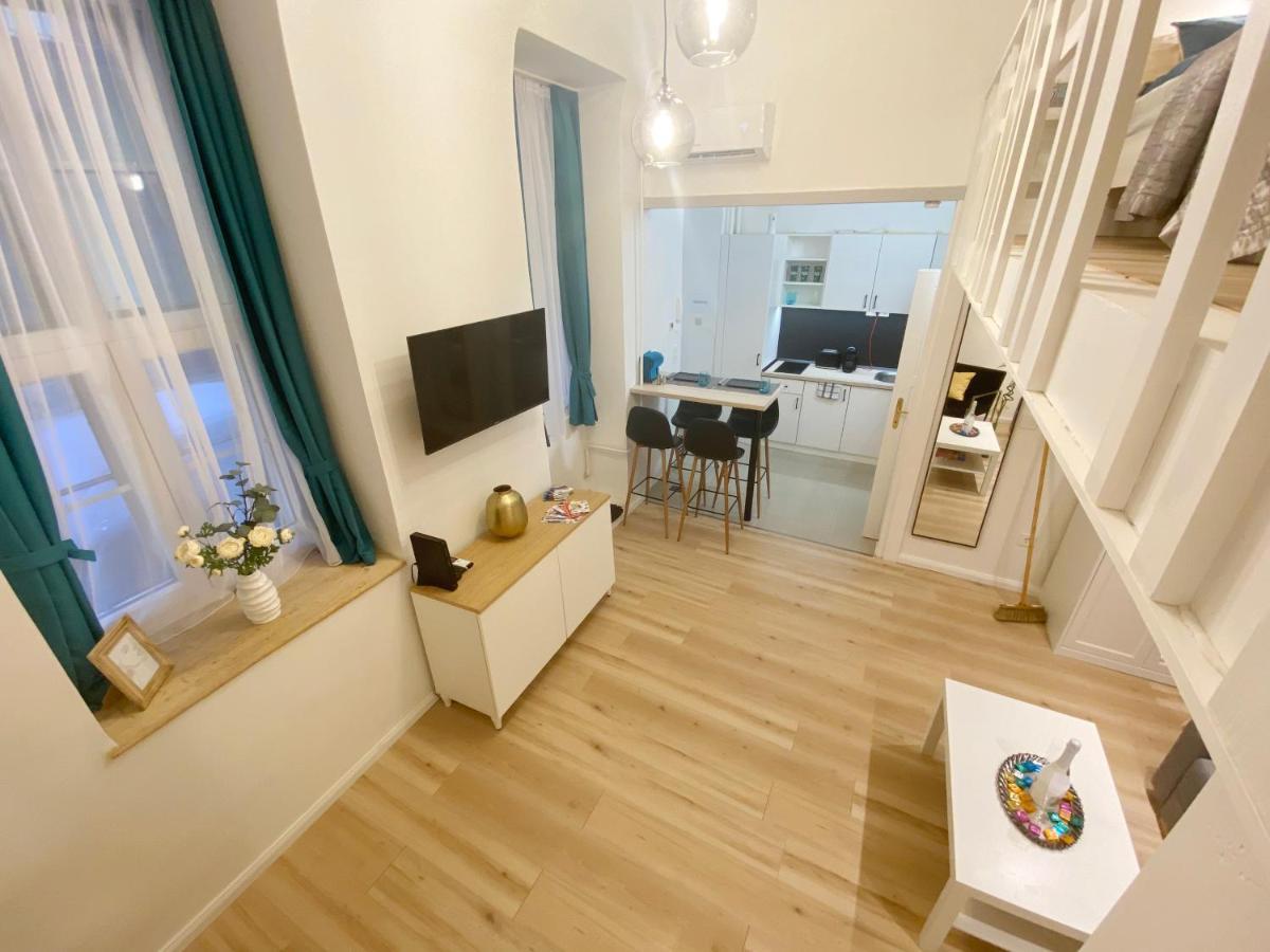 Goldart Design Apartment In The Heart Of Budapest Exterior photo