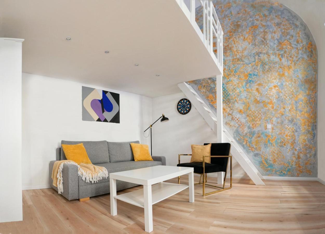 Goldart Design Apartment In The Heart Of Budapest Exterior photo