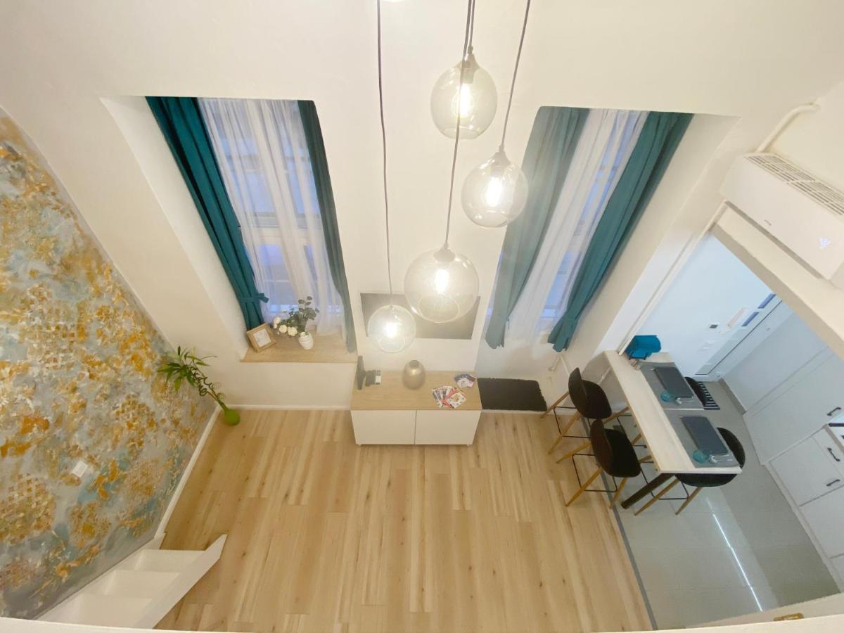 Goldart Design Apartment In The Heart Of Budapest Exterior photo