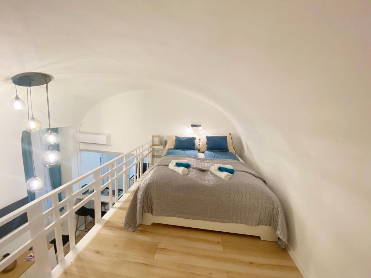 Goldart Design Apartment In The Heart Of Budapest Exterior photo