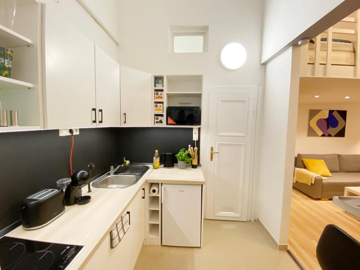 Goldart Design Apartment In The Heart Of Budapest Exterior photo